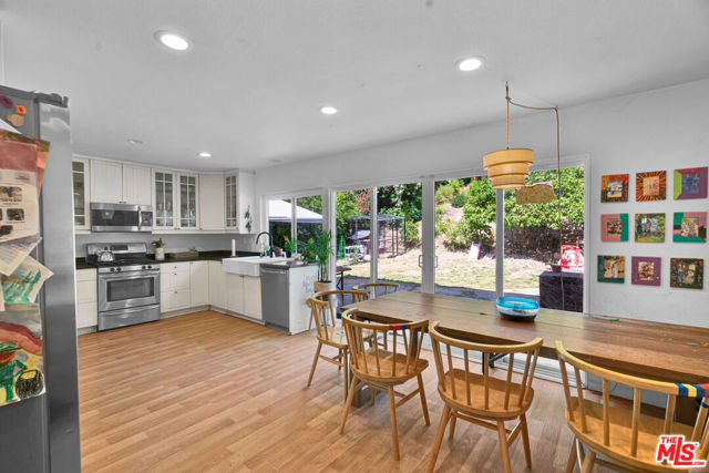 3952 Patrick Henry Place, Agoura Hills CA: https://media.crmls.org/mediaz/818793ac-0858-4196-b976-17c47eb190ba.jpg