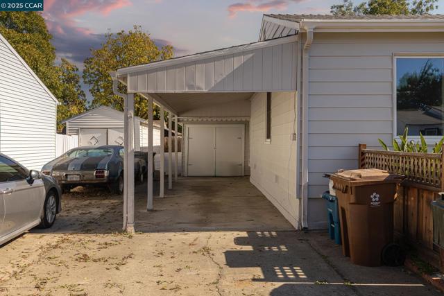 1935 Chestnut Ave, Antioch CA: https://media.crmls.org/mediaz/8187ae5f-07c7-46ee-9b86-983b237220f9.jpg