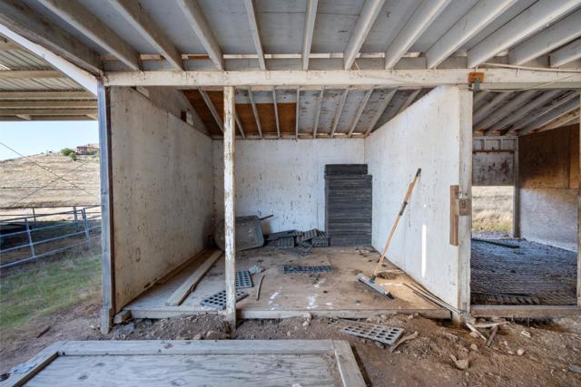 20101 Panoche Road, Paicines CA: https://media.crmls.org/mediaz/8188025b-b502-4c8d-abf8-4e1569681aba.jpg