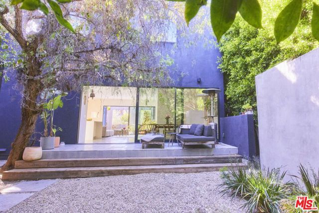 906 Superba Avenue, Venice CA: https://media.crmls.org/mediaz/81893b65-b219-42ad-8ffe-47430f813a52.jpg