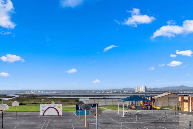 523 9th St, Imperial Beach CA: https://media.crmls.org/mediaz/81895d3f-16dd-4776-b32e-cf2665bcfff9.jpg