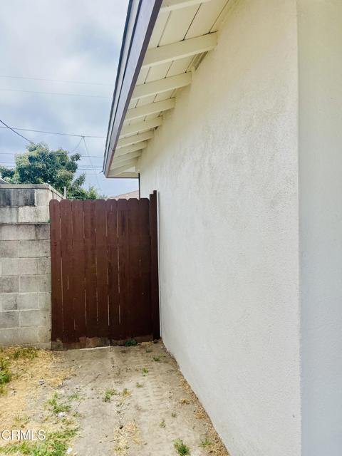 1227 S G Street, Oxnard CA: https://media.crmls.org/mediaz/8189ebd4-166d-47e6-a9f4-0886b8969847.jpg