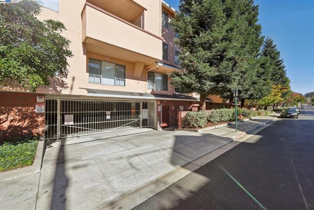 Image 34 of 40 For 22530 3rd St  107