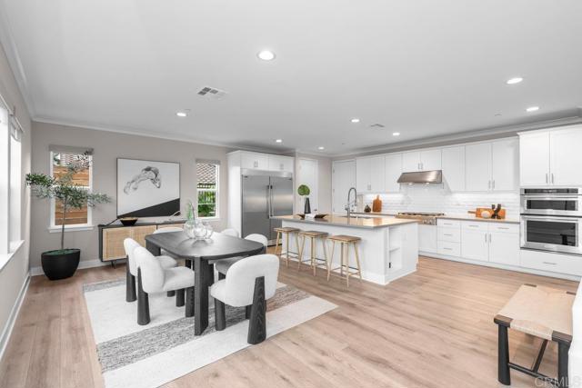13403 Hudson Ln, San Diego CA: https://media.crmls.org/mediaz/818a1f2c-da07-428e-b6ce-9e02093bf961.jpg