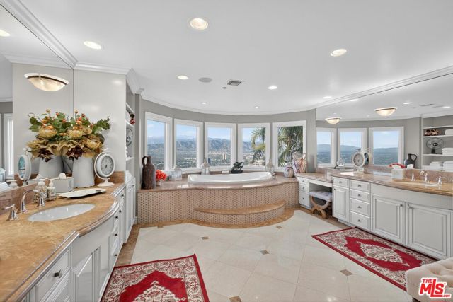 7833 Torreyson Drive, Los Angeles CA: https://media.crmls.org/mediaz/818a26ea-bb05-42db-904e-0f361165ae44.jpg