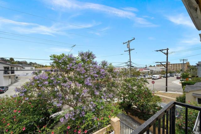 3111 Keats Street, San Diego CA: https://media.crmls.org/mediaz/818a6397-9c77-410c-923f-c457423d7b84.jpg