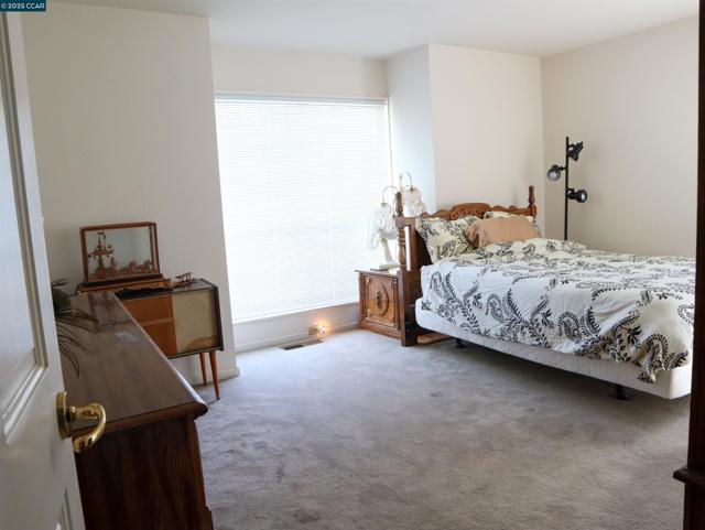 29 Heather Lane, Orinda CA: https://media.crmls.org/mediaz/818ae8df-3640-43ac-8912-ff255825bd74.jpg