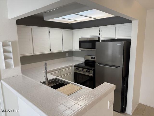 1190 Tivoli Lane, Simi Valley CA: https://media.crmls.org/mediaz/818b0ea1-5a53-4e88-8349-1a2095523bf2.jpg