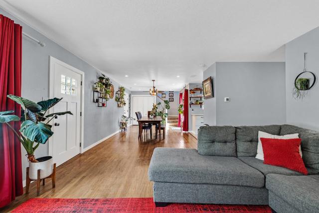 1324 Linda Mar Boulevard, Pacifica CA: https://media.crmls.org/mediaz/818b7fbc-44f0-4348-8218-a3b623338a7e.jpg