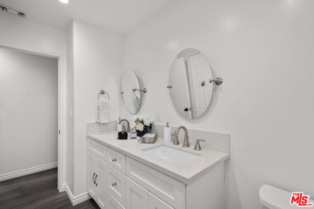 18352 Donmetz Street, Porter Ranch CA: https://media.crmls.org/mediaz/818b987d-8c35-4eea-ac7a-da5469678403.jpg