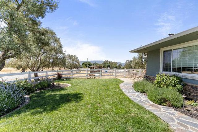 2985 Roop Road, Gilroy CA: https://media.crmls.org/mediaz/818be784-778c-42a5-92ed-c442dd2b64a1.jpg