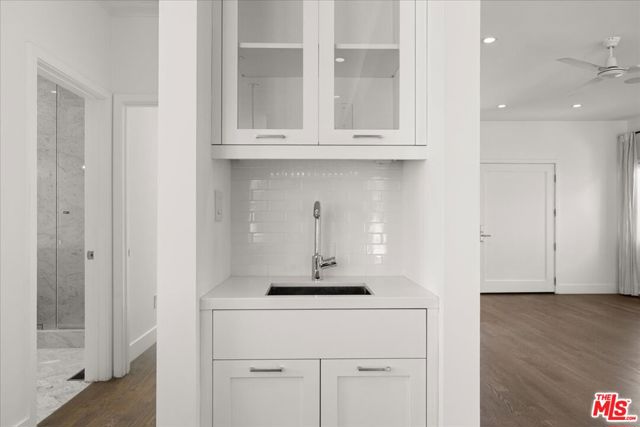 4525 Melbourne Avenue, Los Angeles CA: https://media.crmls.org/mediaz/818bec13-254e-4483-b620-6e8eaf8d003e.jpg