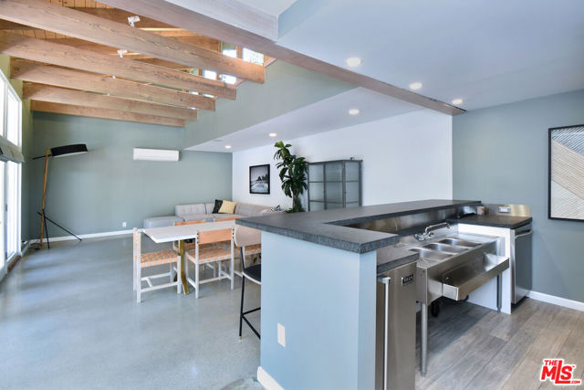 4177 KESTER Avenue, Sherman Oaks CA: https://media.crmls.org/mediaz/818c084b-2a6a-407f-ae6a-5e879ea9a50c.jpg