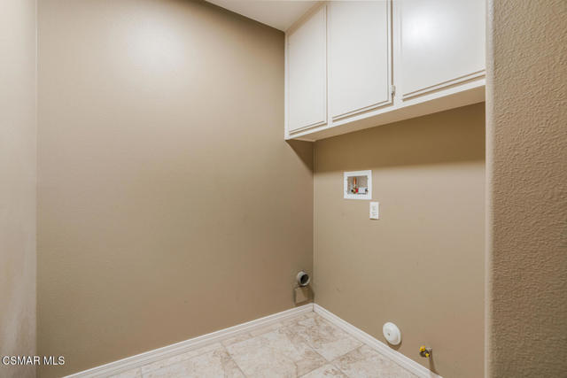 3327 Shadetree Way, Camarillo CA: https://media.crmls.org/mediaz/818cb7a7-b1fd-46eb-8e9b-8e37feca34fc.jpg