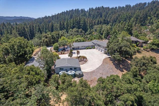 22187 Old Santa Cruz Highway, Los Gatos CA: https://media.crmls.org/mediaz/818cf51a-dd33-458b-937d-150d54e552c6.jpg