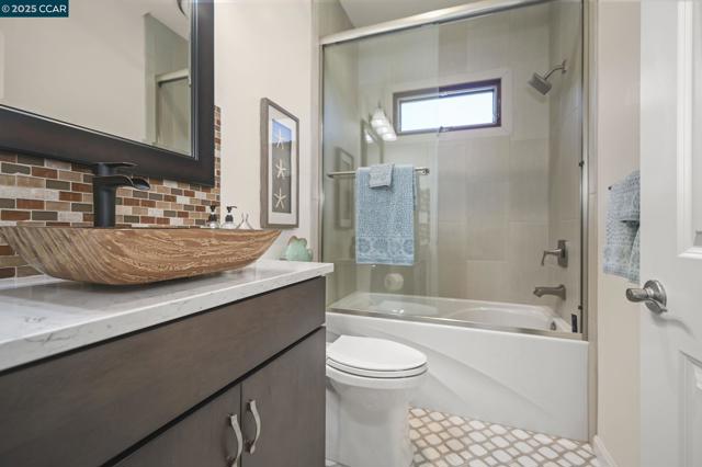 3981 Amyx Ct, Hayward CA: https://media.crmls.org/mediaz/818d4073-8c68-4175-814b-79dc99ef6730.jpg