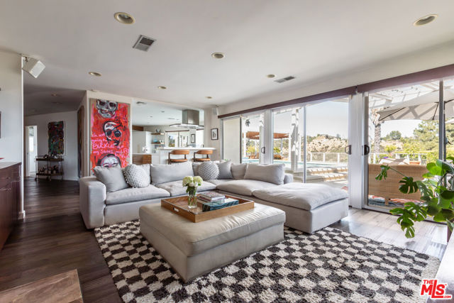 2224 Hercules Drive, Los Angeles CA: https://media.crmls.org/mediaz/818d9f72-de75-4926-8907-efc3e69a981a.jpg