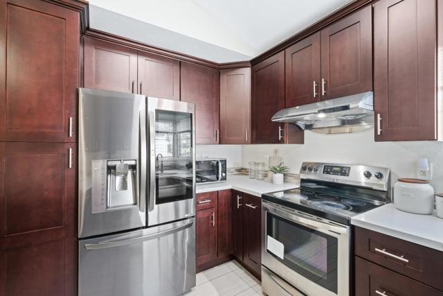 1735 Parkview Green Circle, San Jose CA: https://media.crmls.org/mediaz/818dcfe8-a1ac-4b9b-9902-06c55cbd417a.jpg