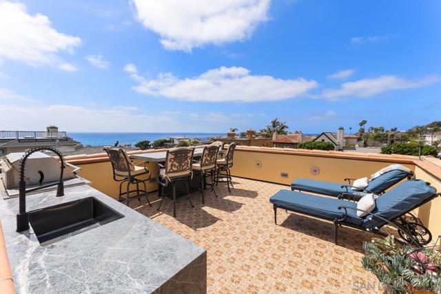 7344 Olivetas Ave, La Jolla CA: https://media.crmls.org/mediaz/818e3f3f-fbd4-4b80-ae07-46a0f08b73e7.jpg