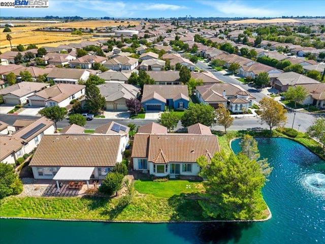 507 Arlington Dr, Rio Vista CA: https://media.crmls.org/mediaz/818ea6ff-6279-4f43-b5bf-4d422d5ee126.jpg