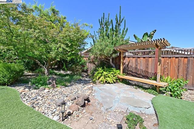 1492 Windsor Way, Livermore CA: https://media.crmls.org/mediaz/818eb485-fa1f-4798-b856-718c83867c6a.jpg