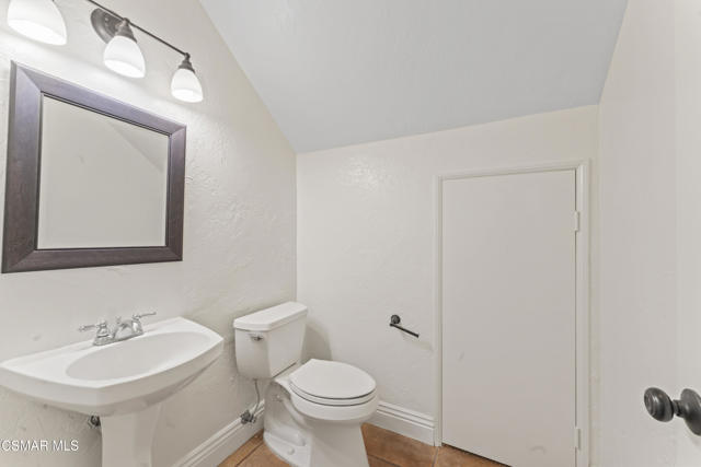 186 Parkside Drive, Simi Valley CA: https://media.crmls.org/mediaz/818ed114-21b2-41f9-917b-5a4b39fbe8c5.jpg