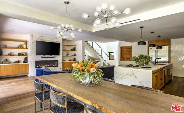 2656 32nd Street, Santa Monica CA: https://media.crmls.org/mediaz/818efc97-c0d4-4f3c-8a44-8e21df5b8769.jpg