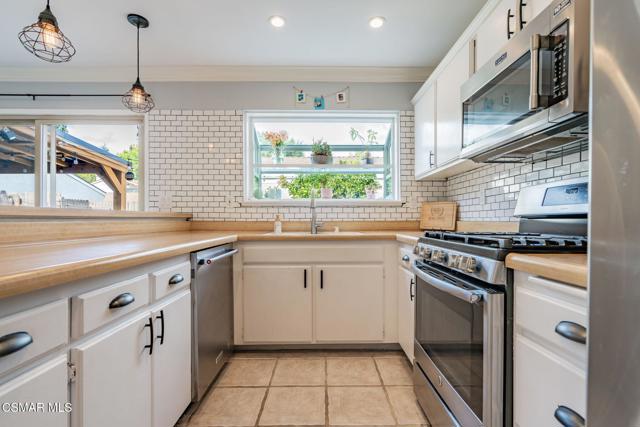 15175 Marquette Street, Moorpark CA: https://media.crmls.org/mediaz/818fa539-bb02-423c-8dd0-d179d784fa8e.jpg