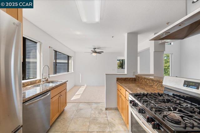 219 Sea Crest Cir, Vallejo CA: https://media.crmls.org/mediaz/818fd56a-12a5-4c66-81a8-620318d05f2e.jpg