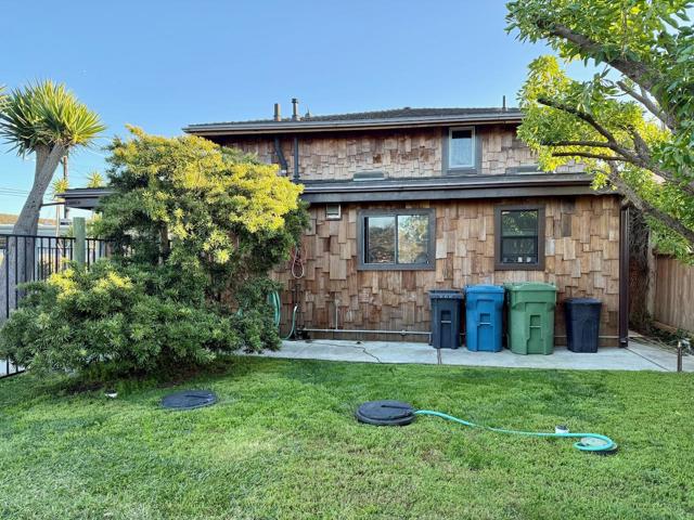 575 Dolores Avenue, Half Moon Bay CA: https://media.crmls.org/mediaz/81907777-745e-4f4e-8292-62b458a62273.jpg
