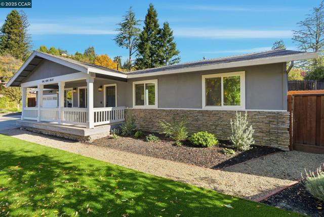 198 Pulido Rd, Danville CA: https://media.crmls.org/mediaz/81909028-59a0-44c1-85d5-f1e3a85975e6.jpg