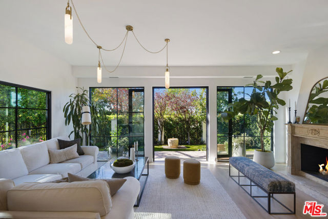 13439 Java Drive, Los Angeles CA: https://media.crmls.org/mediaz/8190b70b-fb34-4872-bde7-aac6b65285a6.jpg