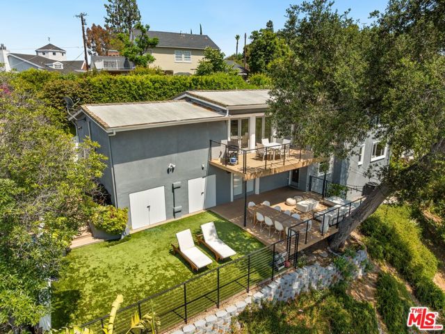 13513 Cheltenham Drive, Sherman Oaks CA: https://media.crmls.org/mediaz/8190d113-41b5-45f7-8998-711cb7b7a6a9.jpg
