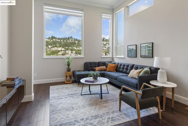 205 Sheridan RD, Oakland CA: https://media.crmls.org/mediaz/8190d746-8eb1-4754-9d71-45aa0c431b00.jpg