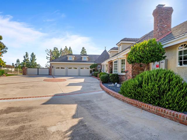 17502 Corte Lomas Verdes, Poway CA: https://media.crmls.org/mediaz/8190f720-7ba6-42a9-83ba-ded4f144297b.jpg