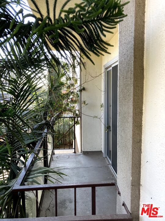 1338 14TH Street, Santa Monica CA: https://media.crmls.org/mediaz/819209c8-cf4f-4bb0-9821-2d9ead1b7f3d.jpg