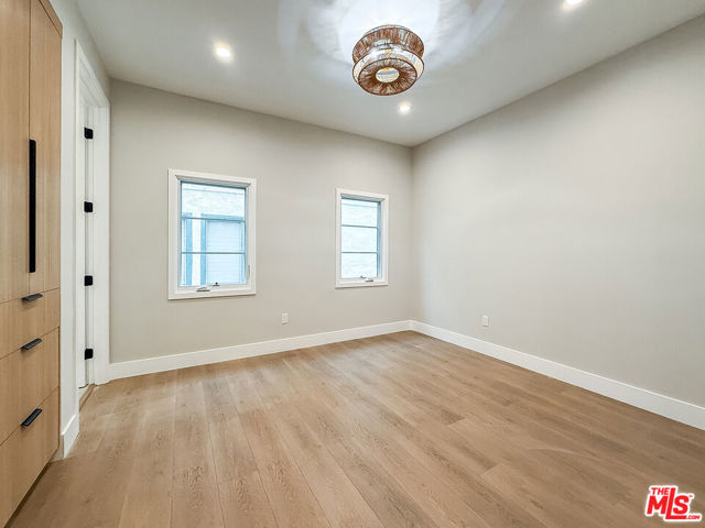 150 N Arnaz Drive, Beverly Hills CA: https://media.crmls.org/mediaz/81923581-b072-43c1-91af-bda0c869b131.jpg