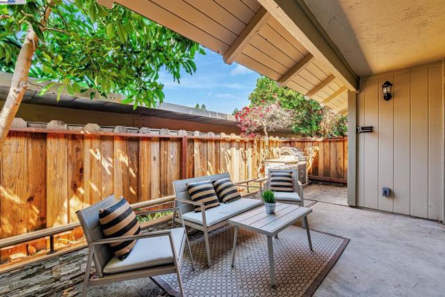 825 Oak Grove Rd, Concord CA: https://media.crmls.org/mediaz/819246a5-46fb-417d-ad8b-1041f00f25c9.jpg