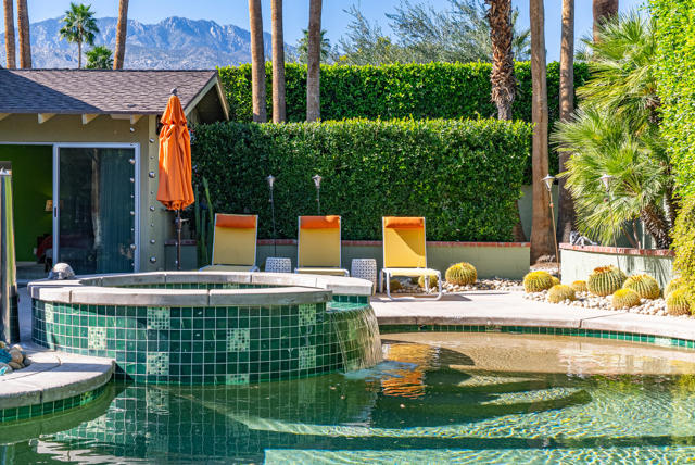 444 N Burton Way, Palm Springs CA: https://media.crmls.org/mediaz/8192c184-0c19-4383-8ae5-08aa19455e5c.jpg