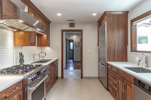 12457 BROOKGLEN Drive, Saratoga CA: https://media.crmls.org/mediaz/81932f59-d43a-4e85-991c-7bd1cb2636ed.jpg