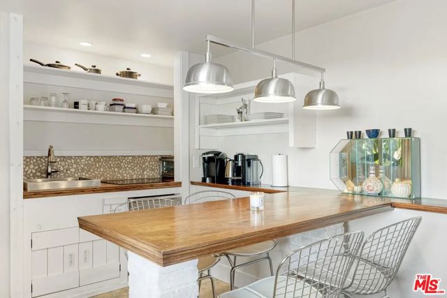 3625 Serra Road, Malibu CA: https://media.crmls.org/mediaz/819331ac-ddbe-4c62-9507-1addaa02f1d8.jpg