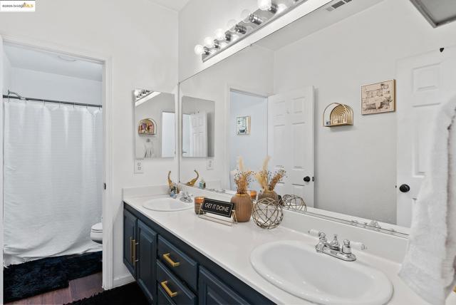 2105 Bedrock Way, Antioch CA: https://media.crmls.org/mediaz/81937843-9740-46d2-bbe4-7520f144316f.jpg