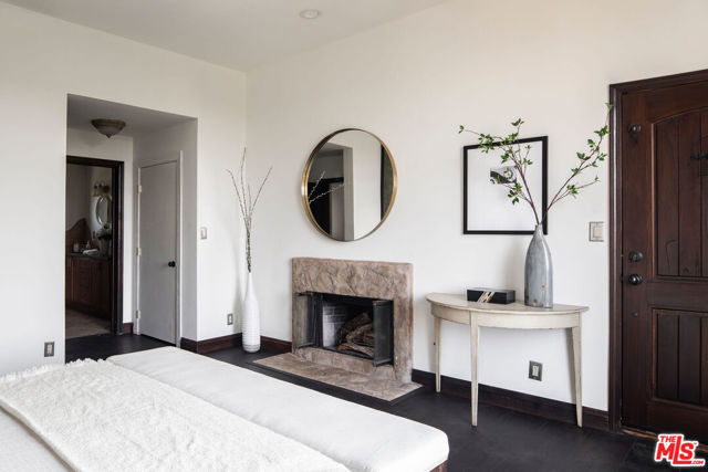 2125 Kew Drive, Los Angeles CA: https://media.crmls.org/mediaz/819457ec-14fe-4b4b-a25a-d6dcede1875d.jpg