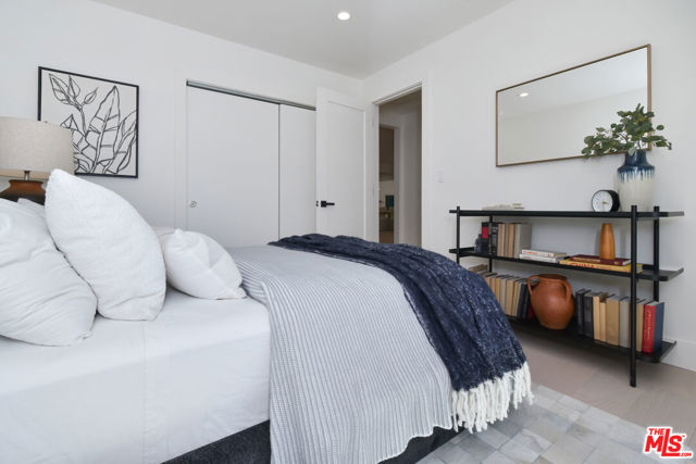 15431 Milbank Street, Encino CA: https://media.crmls.org/mediaz/81945ba8-8d41-488a-a31e-0a1f6c504e01.jpg