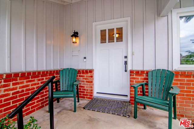 12954 Otsego Street, Sherman Oaks CA: https://media.crmls.org/mediaz/81947952-2698-4e4e-9919-8fc1c8bfb429.jpg