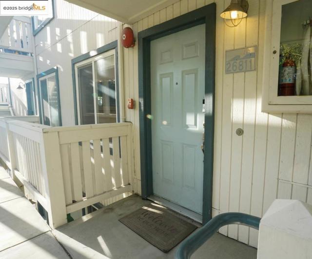 26811 Hayward Blvd, Hayward CA: https://media.crmls.org/mediaz/81948b1b-f2da-4b77-ac91-c5b67ea37d9d.jpg