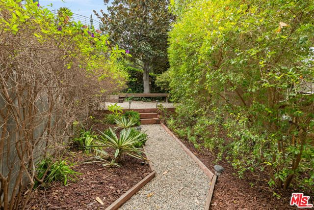 1757 Hollyvista Avenue, Los Angeles CA: https://media.crmls.org/mediaz/8194d200-c258-4fb8-a29b-8119d3bebb35.jpg