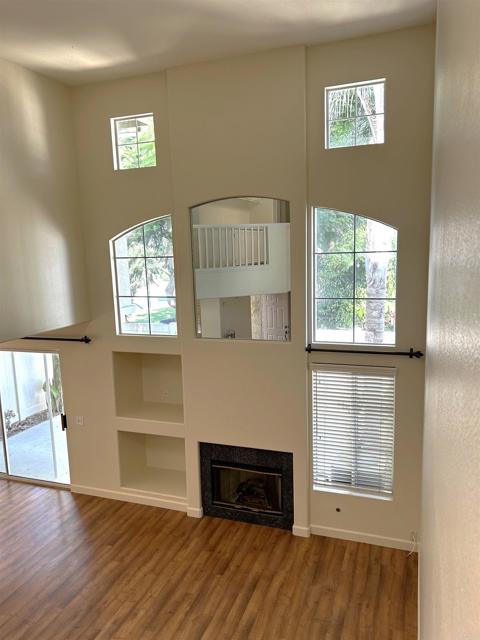 Detail Gallery Image 5 of 31 For 1230 Natoma Way #C,  Oceanside,  CA 92057 - 3 Beds | 2/1 Baths