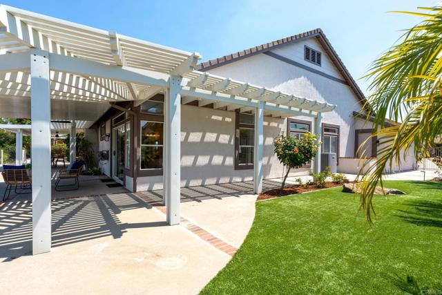 1337 Oak View Way, Escondido CA: https://media.crmls.org/mediaz/819556dc-21e4-4e36-beaa-259f0c46664a.jpg
