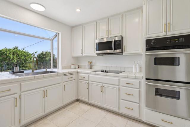 1895 Laurel Road, Oceanside CA: https://media.crmls.org/mediaz/8195b1cd-1560-4dc8-bb51-e86f97934e3a.jpg